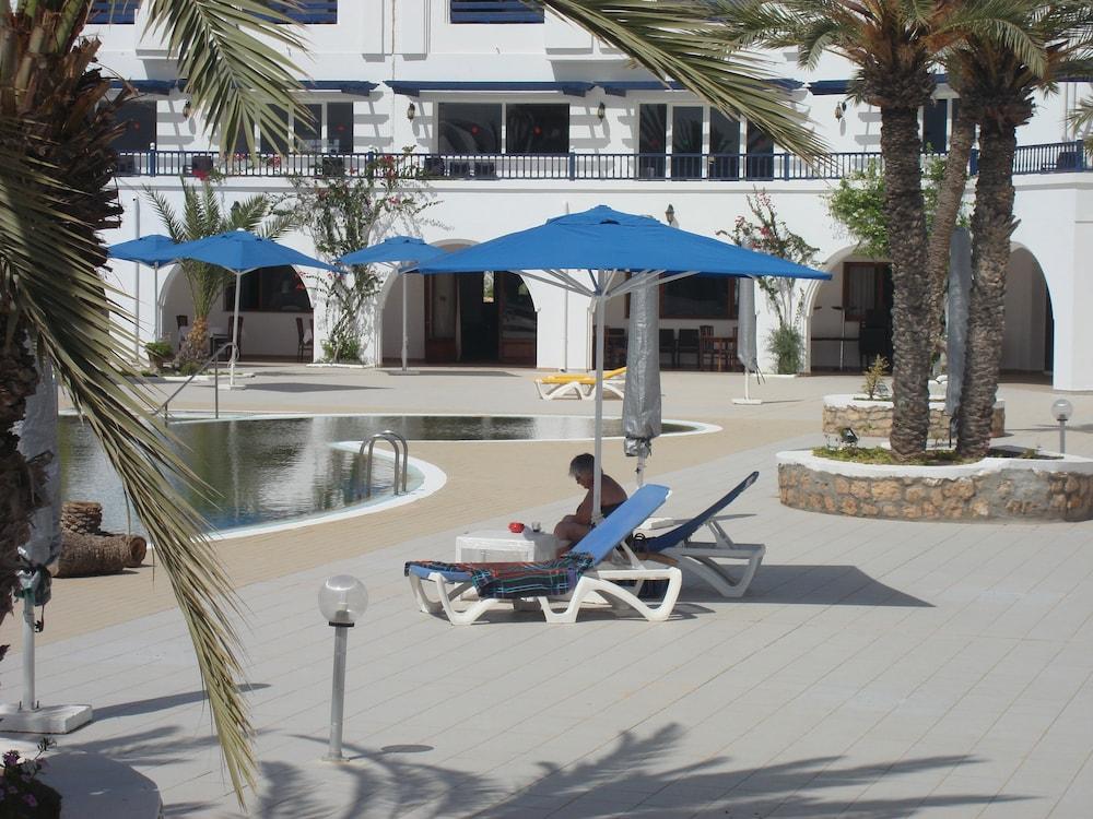 Le Grand Hotels Des Thermes Мезрая Экстерьер фото